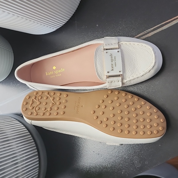 Shoe - Picture 2 of 4